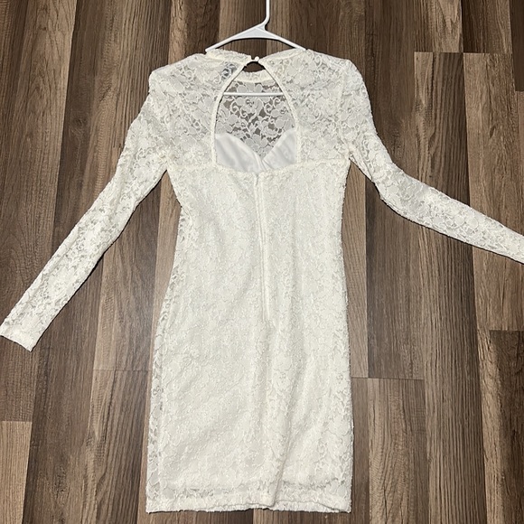 Windsor lace dress - Picture 2 of 3